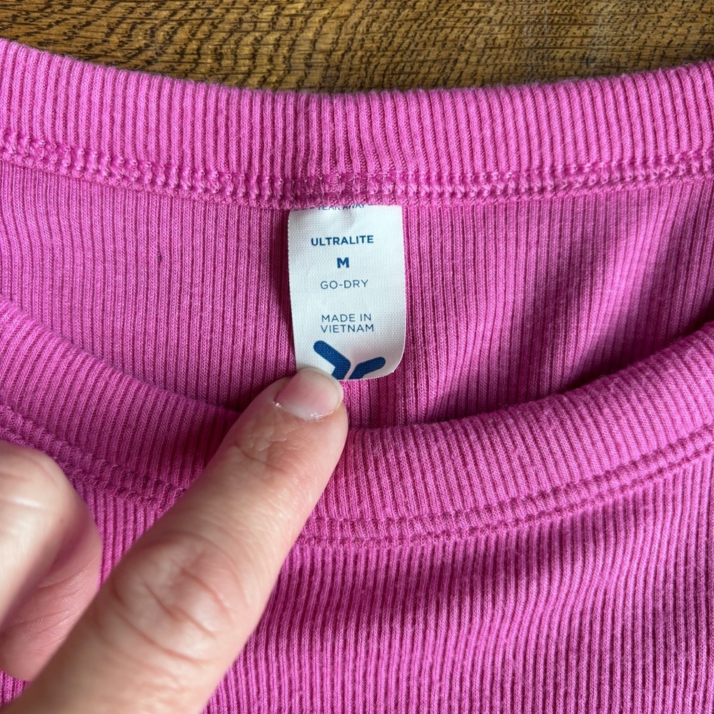 Old Navy UltraLite Go Dry Ribbed Pink Ruched Open-Back Short Sleeve Tee Medium - Picture 3 of 4
